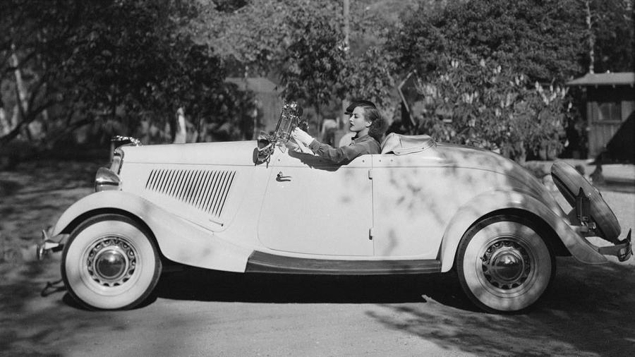  Ford V8 Deluxe Roadster 1934 года  (фото 16 из 30)
